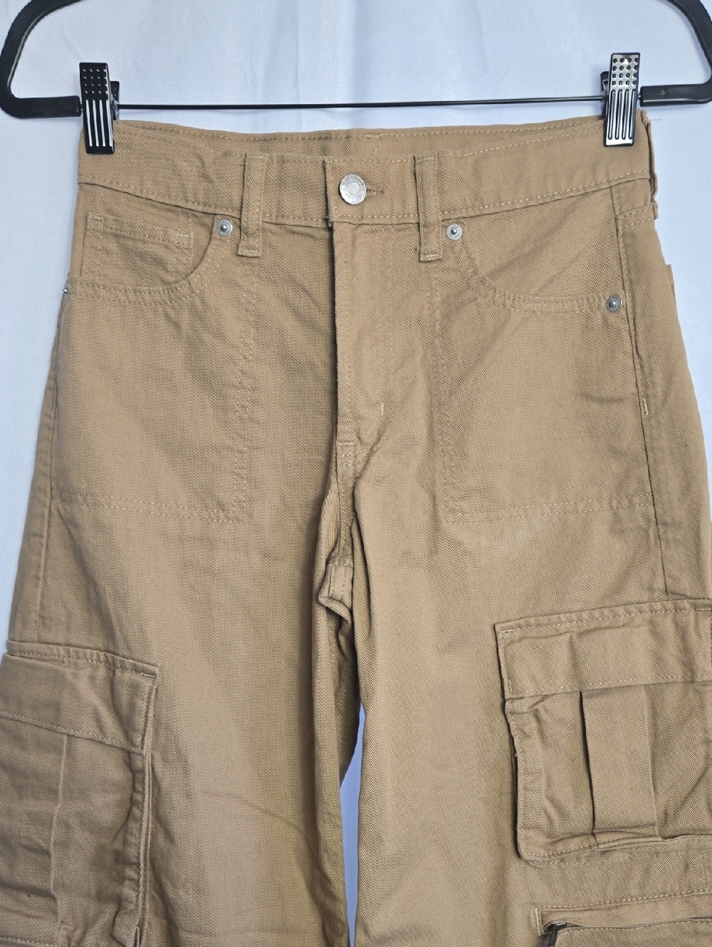 GAP Wide-Leg Cargo Pants in Khaki Brown - Picture 4 of 12